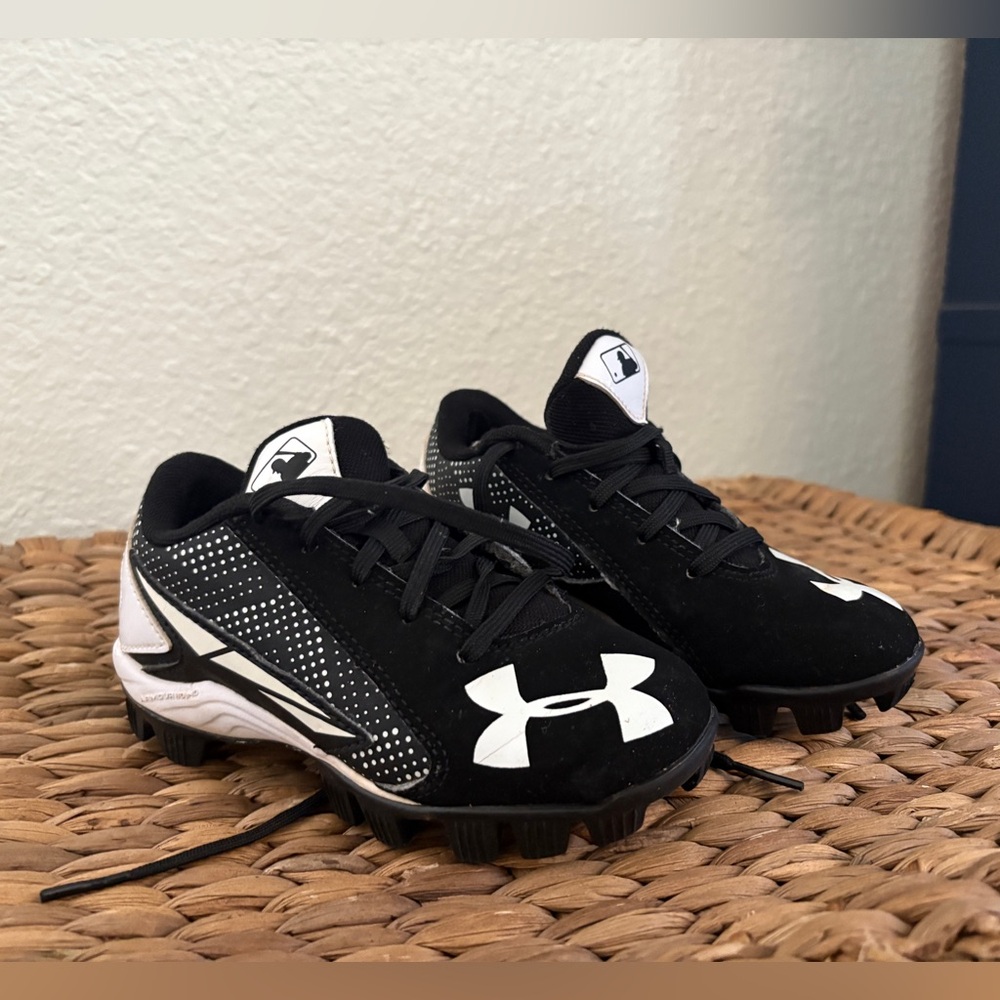 UnderArmour Black Cleats (11k)